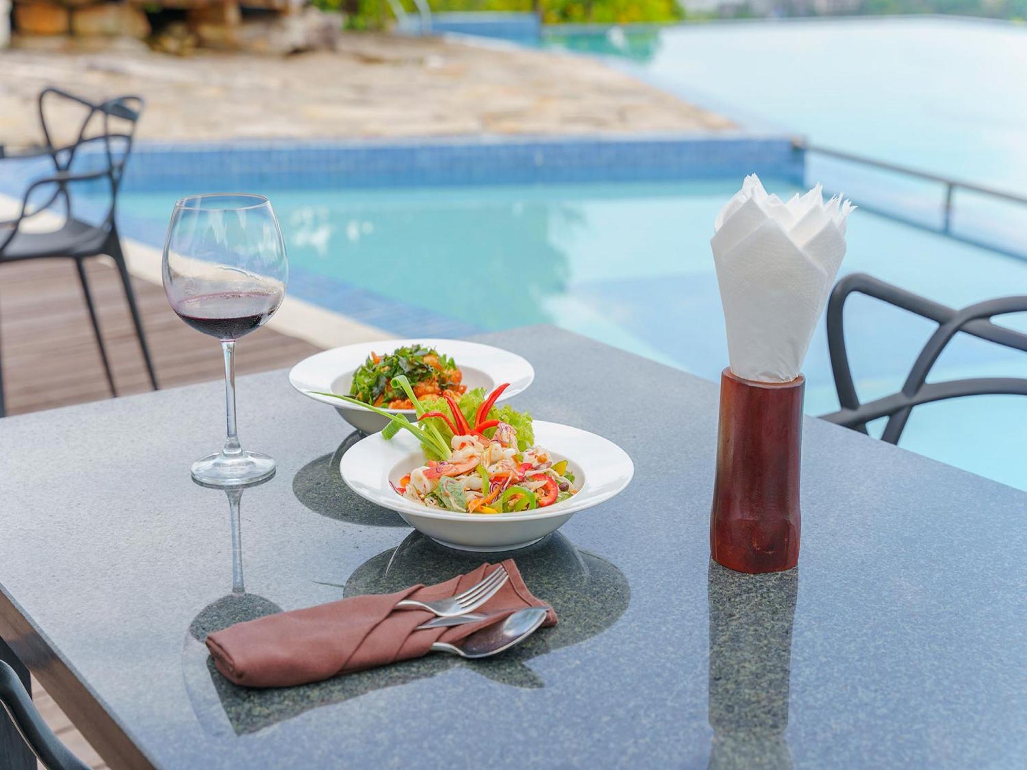 360 Resort Sihanoukville Exterior photo