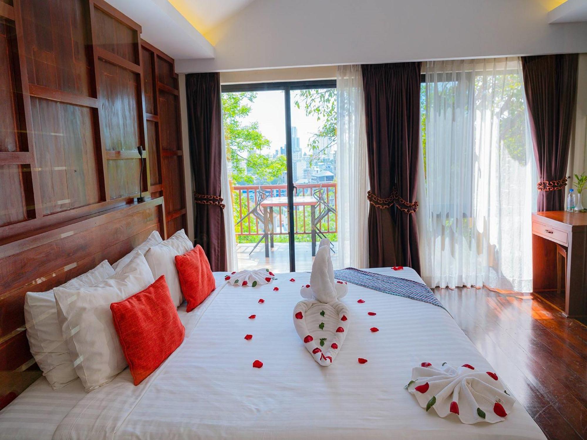360 Resort Sihanoukville Exterior photo